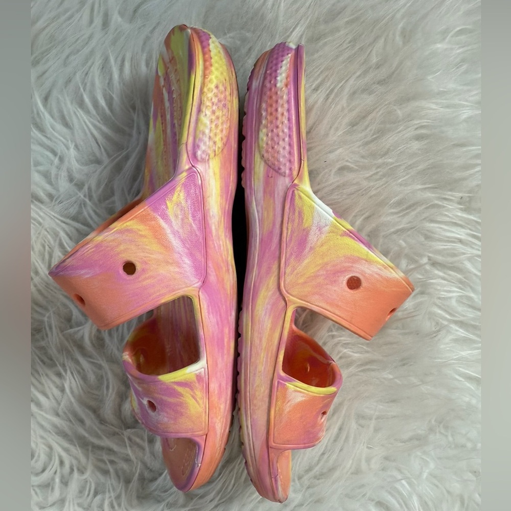 CROCS Women’s Size 8/Men’s Size 6 Two Strap Marbled Sandals - Picture 6 of 10